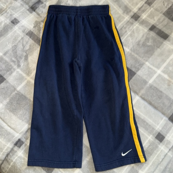 Nike Sweat Pants & New Puma Cushioned Socks - Picture 7 of 12